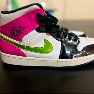 Jordan 1 Mid Size 12